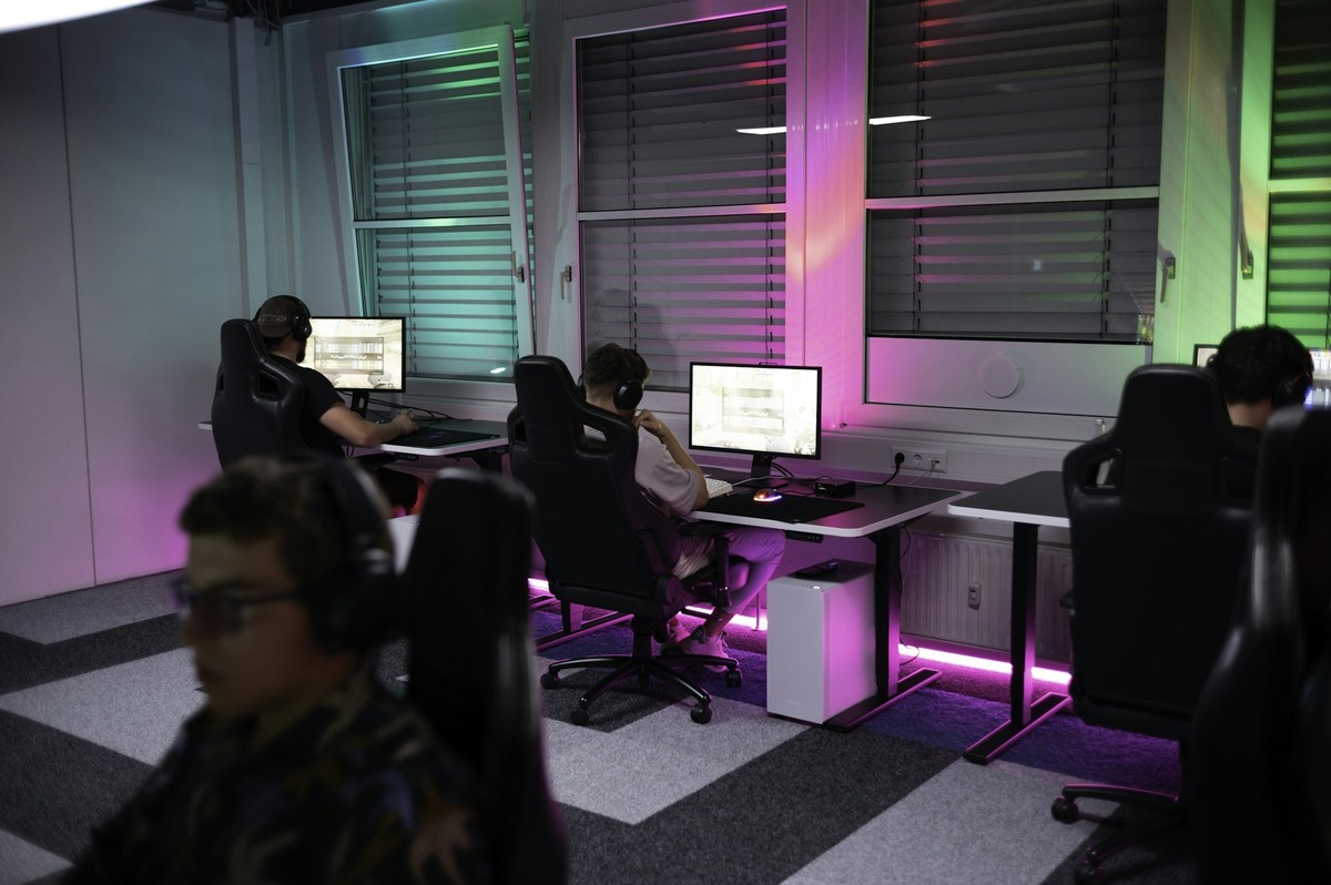 PixelPulse Gaming Team
